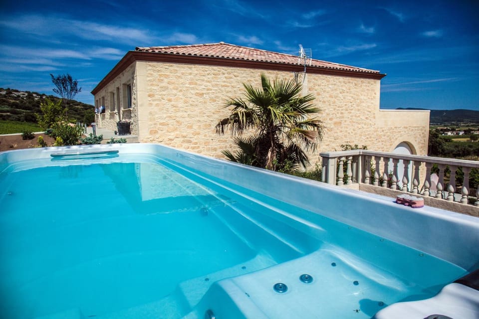 Property building, Day, Swimming pool