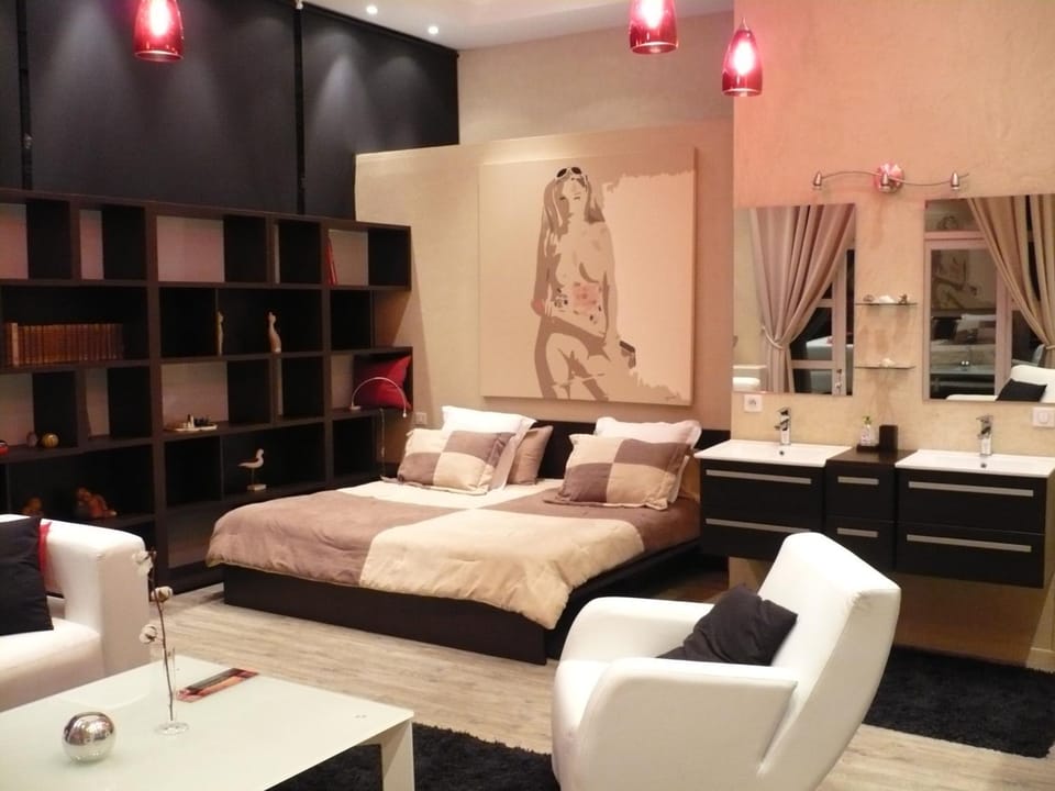 Photo of the whole room