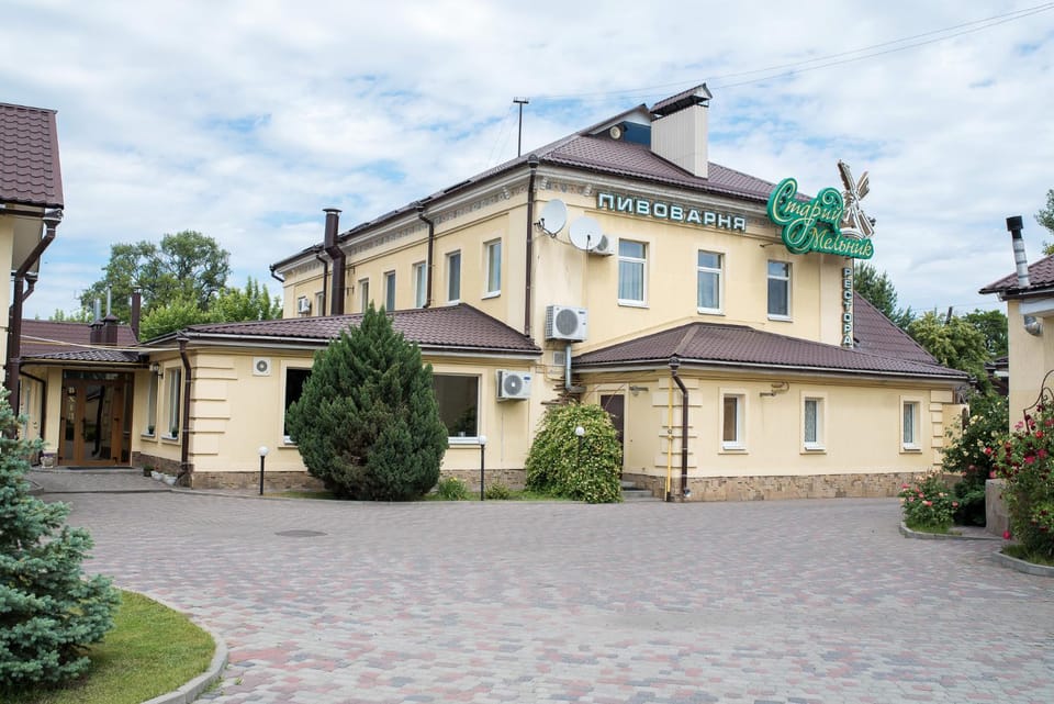 Property building, Restaurant/places to eat