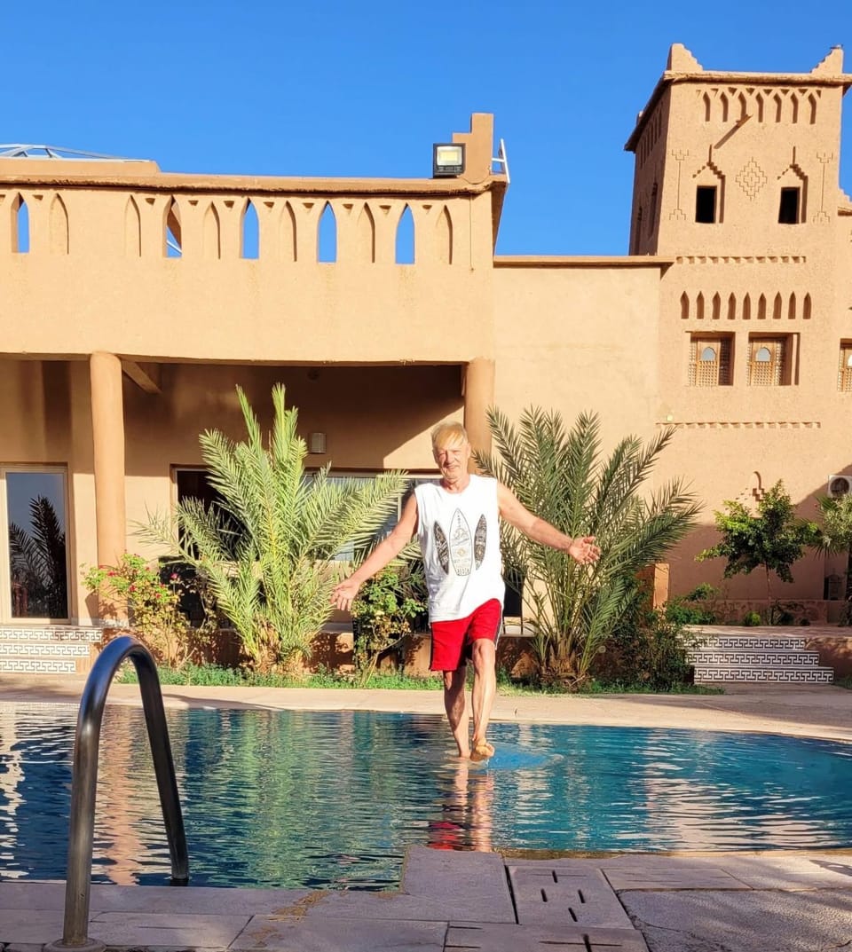 Property building, Day, Guests, Pool view, Swimming pool, group of guests