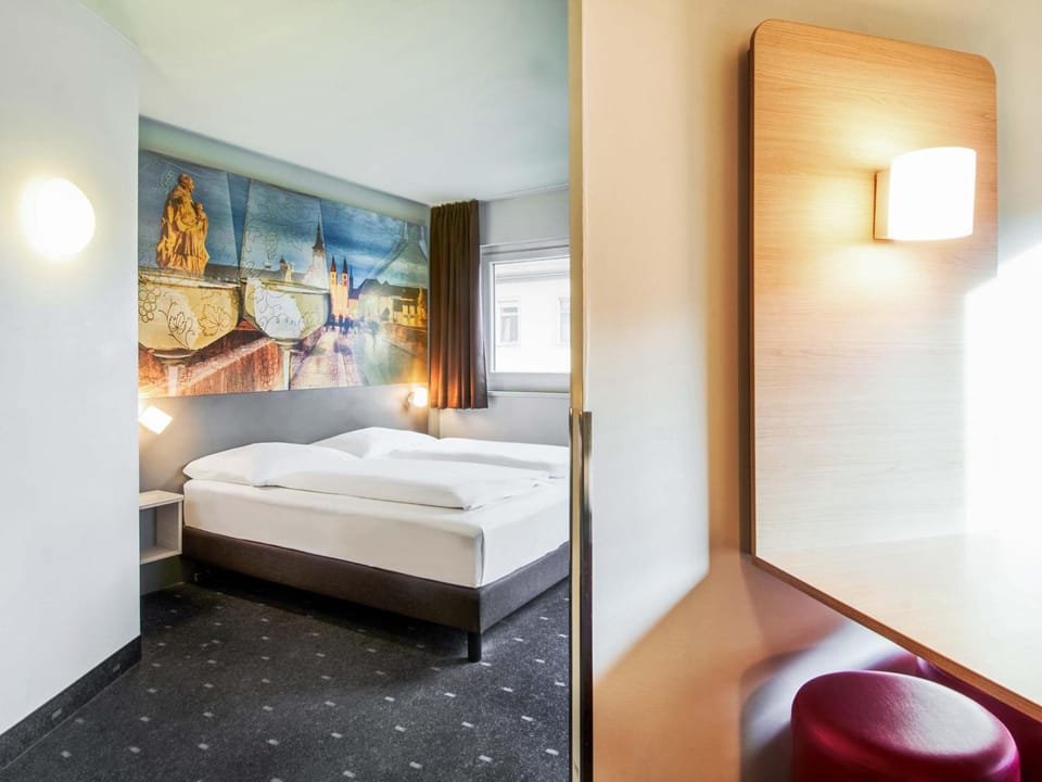 Photo of the whole room, Family