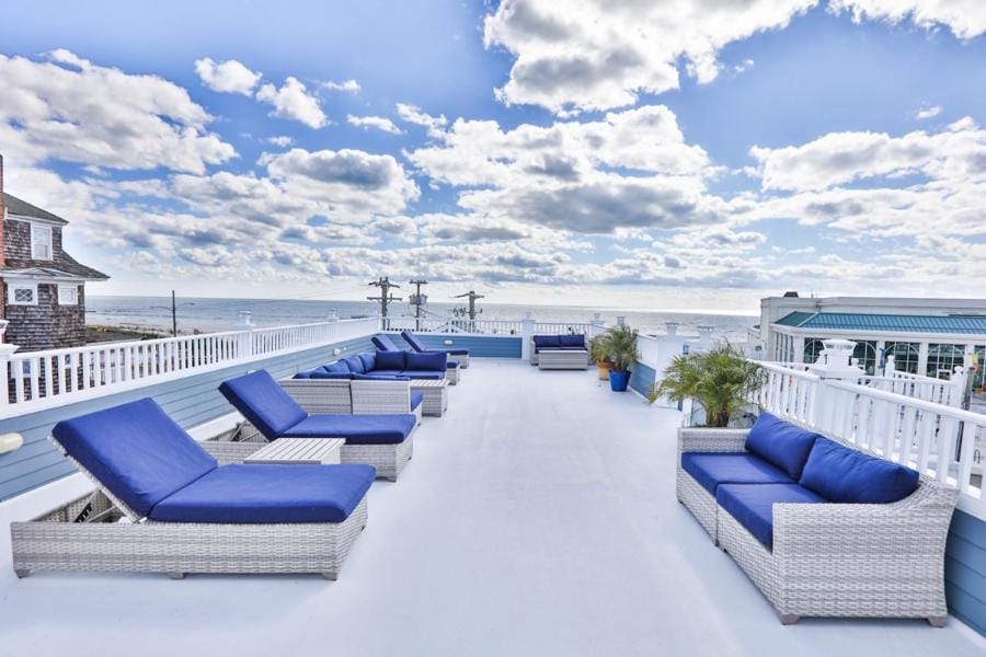 View (from property/room), Balcony/Terrace, Seating area, Sea view, sunbed