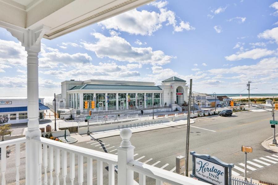 Balcony/Terrace, Street view