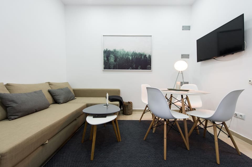 TV and multimedia, Living room, Decorative detail, Dining area
