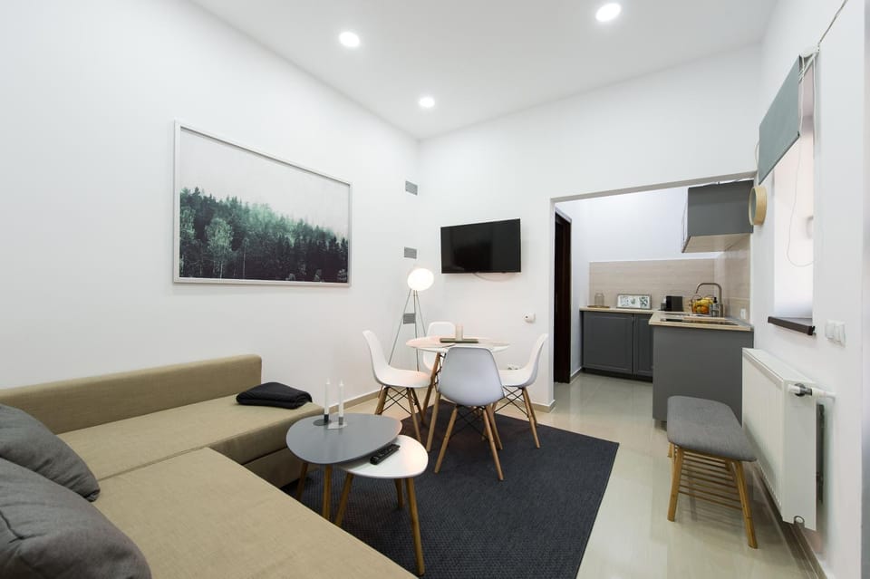 Bed, Kitchen or kitchenette, Living room, Decorative detail, Seating area, Dining area