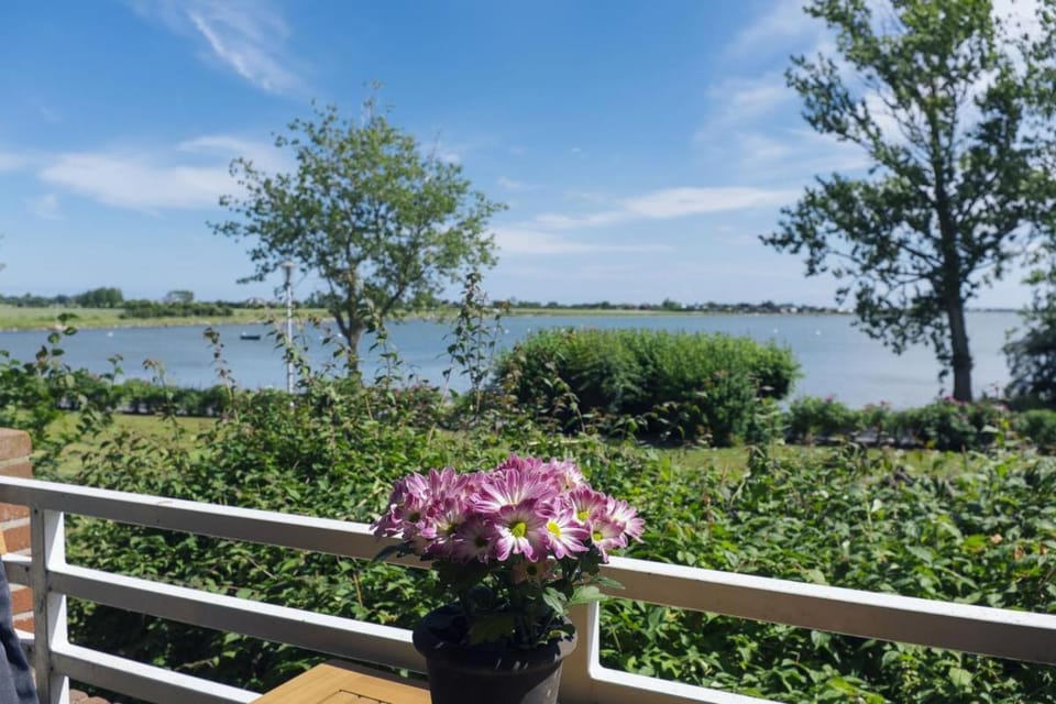 Meerblick Lemkenhafen – Ferienwohnung Apartment in Ostholstein