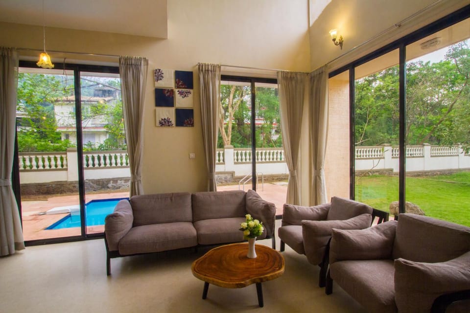 Garden, Living room, Swimming pool, Swimming pool