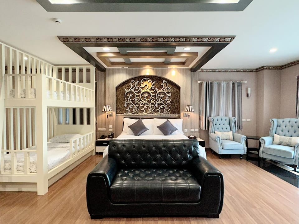 Bed, Photo of the whole room, Seating area, Bedroom
