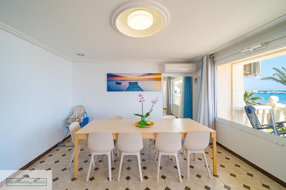 Apartment front line Jakarta 1 Sea View Apartment in El Campello