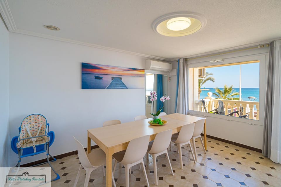 Apartment front line Jakarta 1 Sea View Apartment in El Campello
