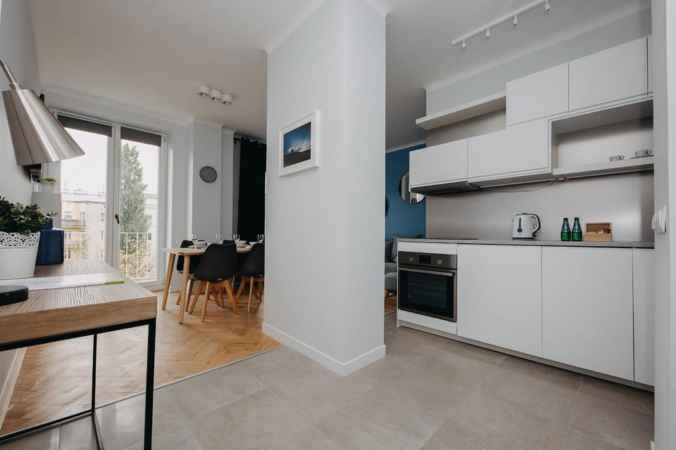 Coffee/tea facilities, Kitchen or kitchenette, Living room, Dining area