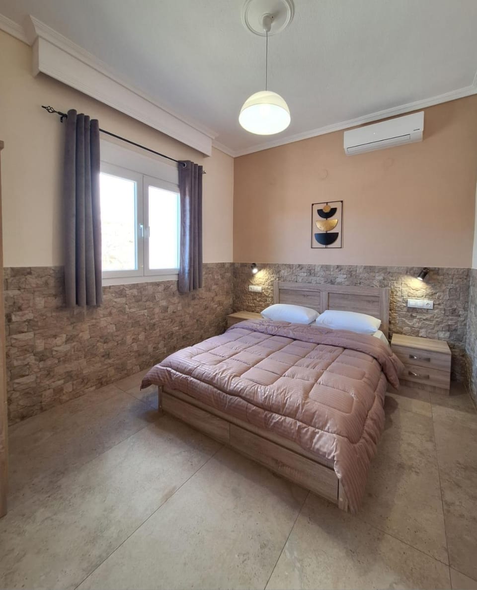 Bed, Photo of the whole room, Bedroom, air conditioner