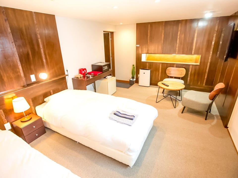 Bed, Photo of the whole room, Seating area