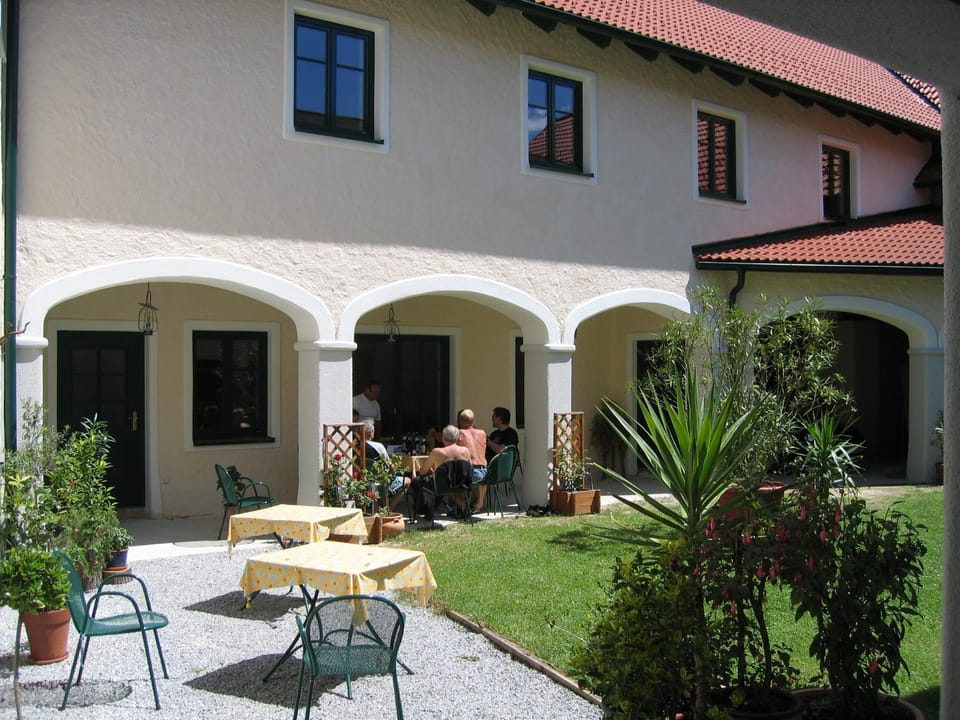 Property building, Patio, Garden, Garden, Balcony/Terrace, Seating area, Garden view