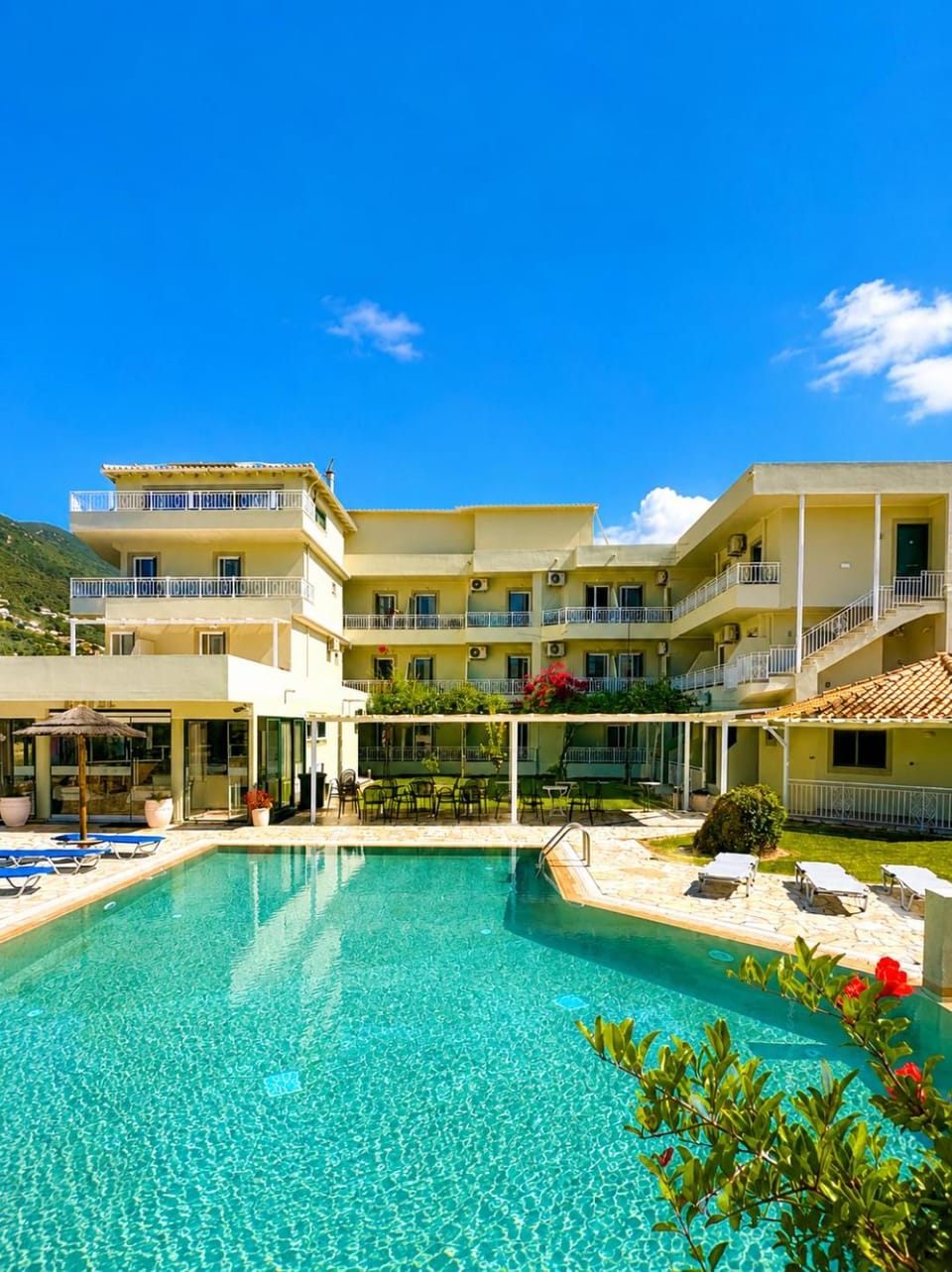 Property building, Day, Pool view, Swimming pool