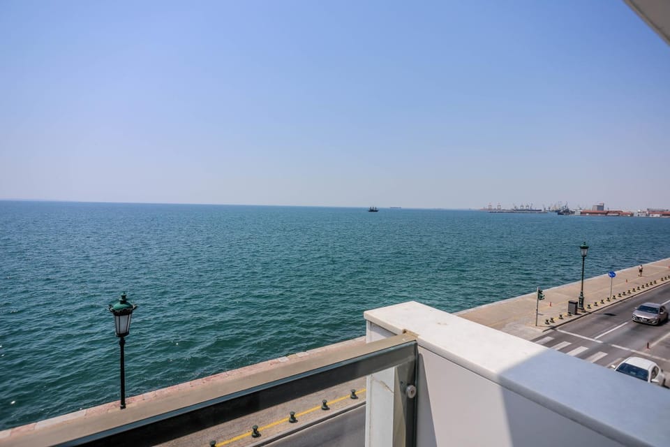 Infinity Sea View Apartment Central Apartment in Thessaloniki
