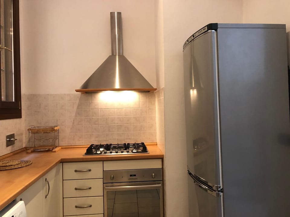 Kitchen or kitchenette, oven, stove