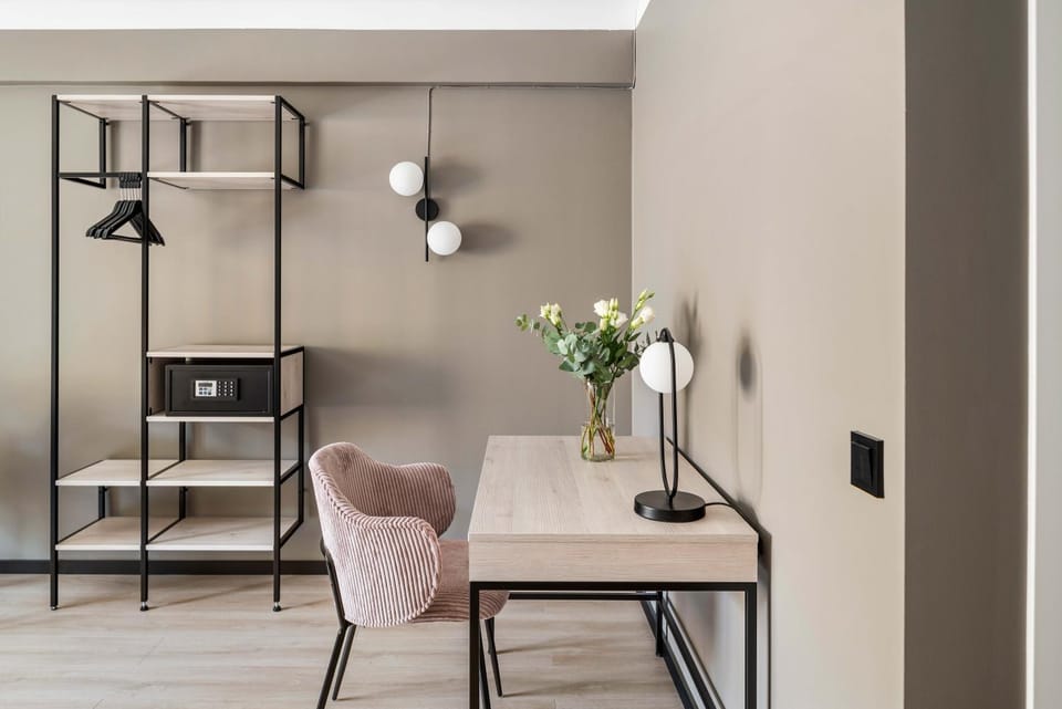 Seating area, Bedroom