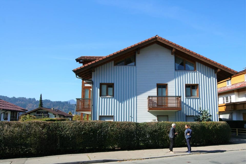 Neighbourhood, On site