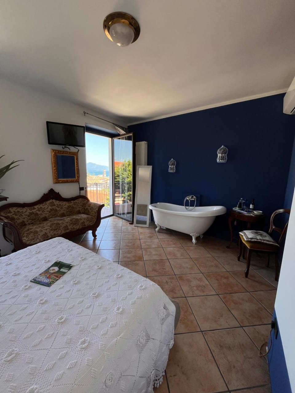 Photo of the whole room, Bath