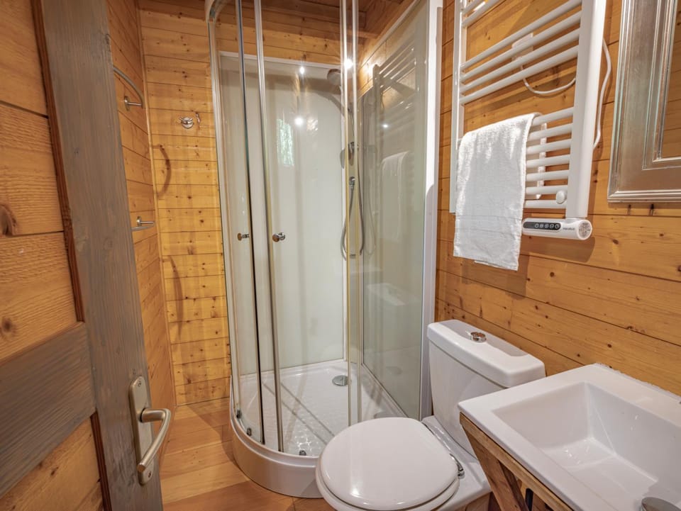 Cabane Perchée Spa Dordogne La Ferme de Sirguet House in Occitanie