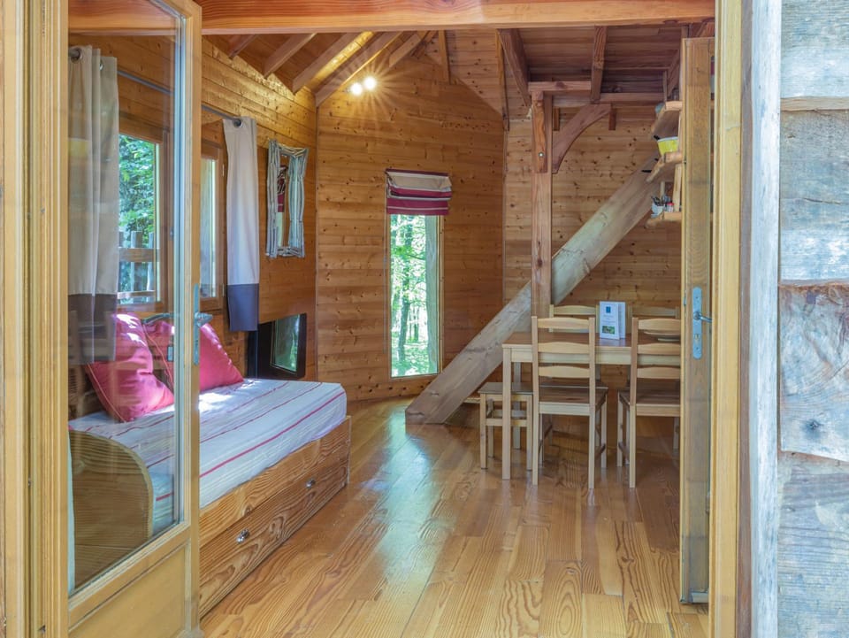 Cabane Perchée Spa Dordogne La Ferme de Sirguet House in Occitanie