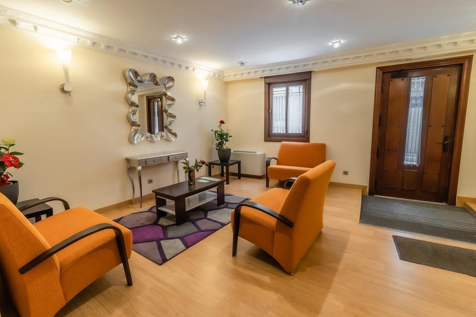 Living room, Internal: Not applicable to any particular room