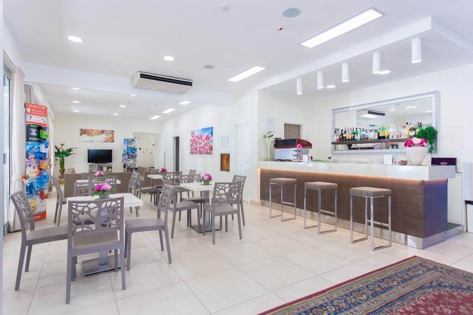 Communal lounge/ TV room, Lounge or bar