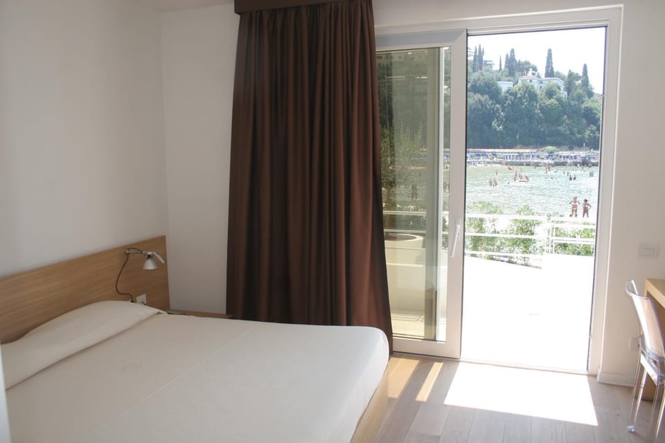 Bed, Sea view, Sea view