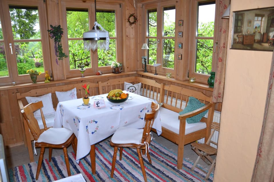 Photo of the whole room, Dining area