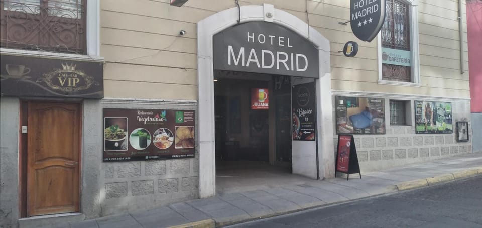 Facade/entrance