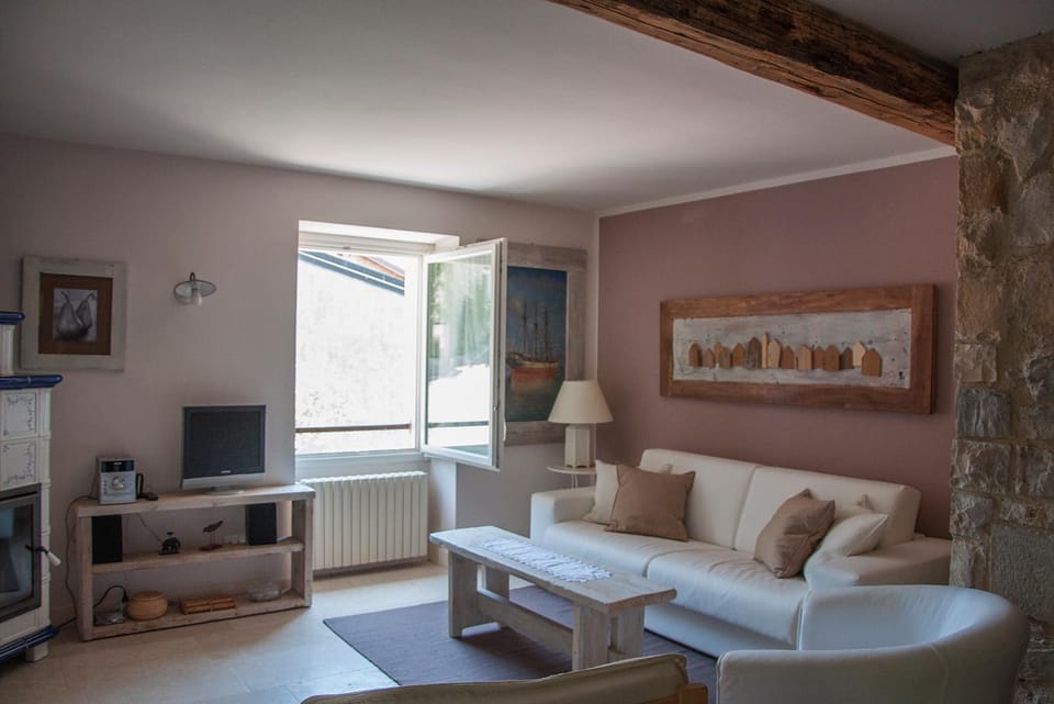 Charming rustic house House in Lake Garda