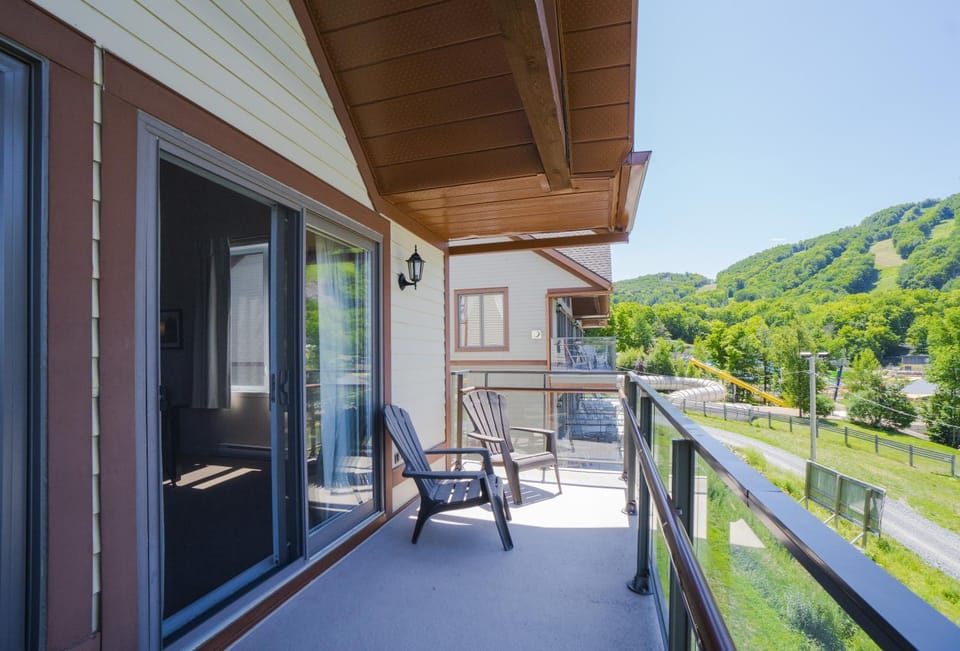 View (from property/room), Balcony/Terrace, Mountain view