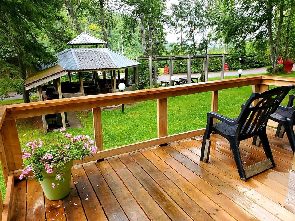 High Falls Motel & Cabins Cabin in Michigan