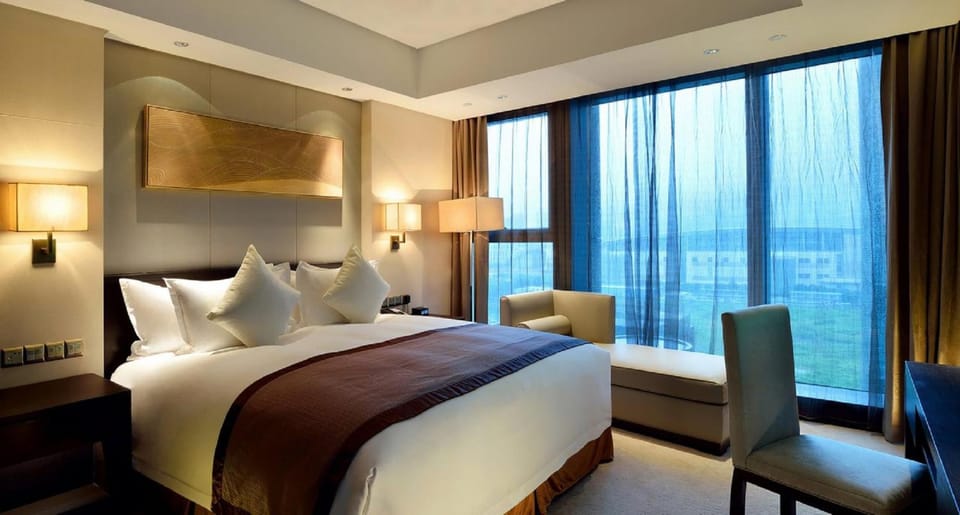 Howard Johnson IFC Plaza Ningbo Hotel in Zhejiang