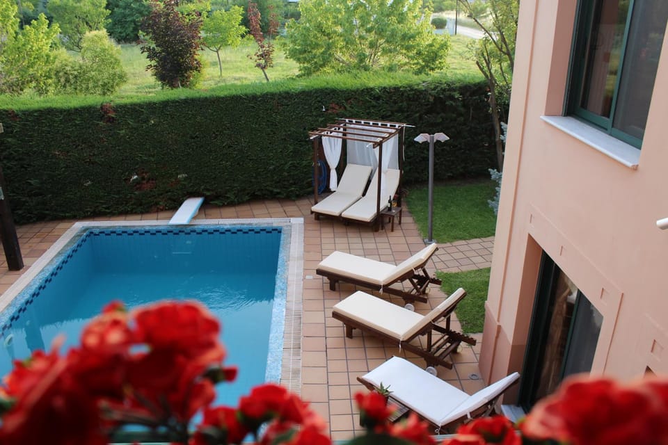 4-seasons pool villa near Meteora Villa in Trikala