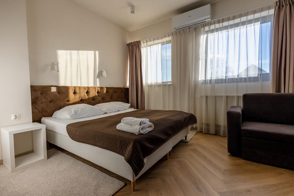 Bed, Photo of the whole room, towels