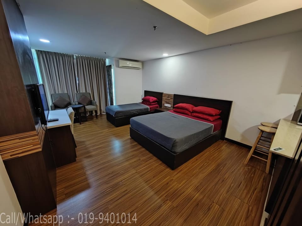 Bed, Seating area
