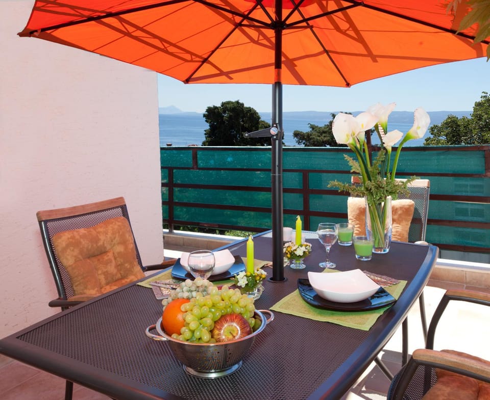 Patio, View (from property/room), Balcony/Terrace, Dining area, Sea view