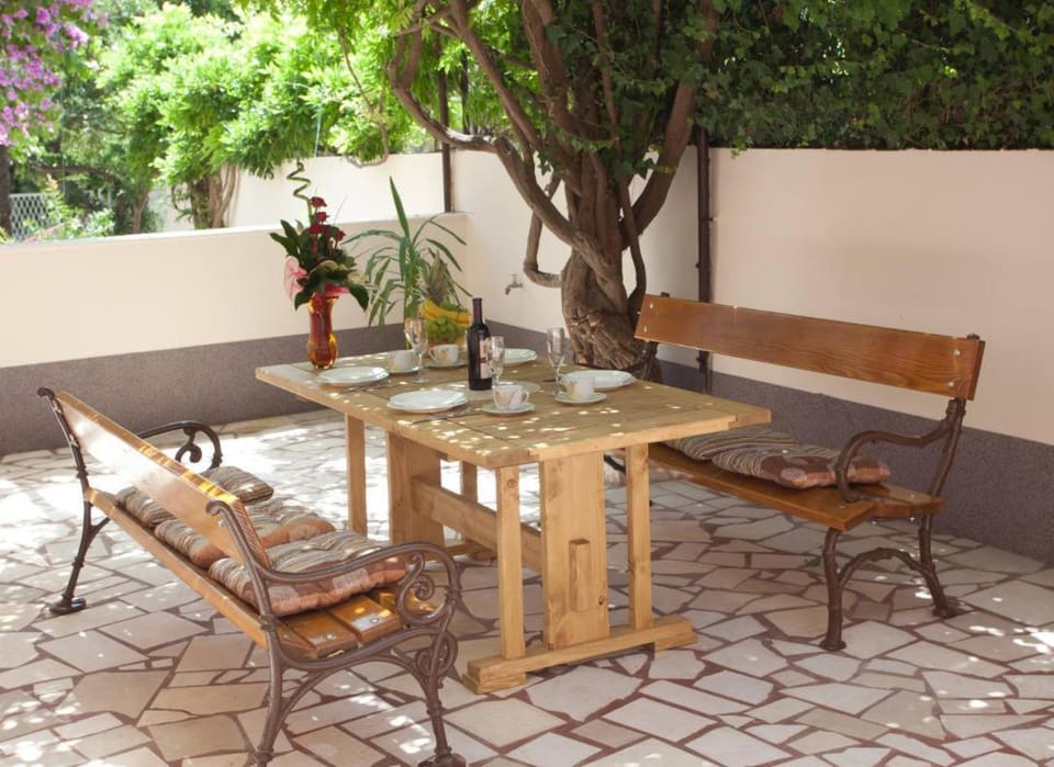 Patio, Garden, Seating area, Dining area, Garden view