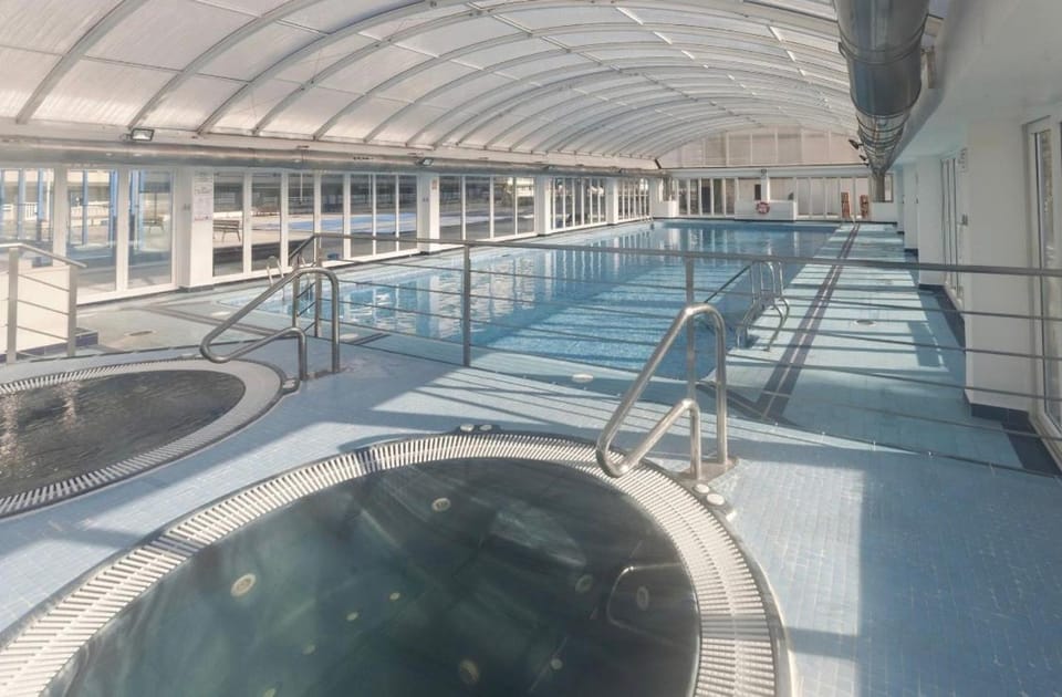 Hot Spring Bath, Hot Tub, Sauna, View (from property/room), Spa and wellness centre/facilities, Spa and wellness centre/facilities, City view, Landmark view, Swimming pool, Entertainment, Quiet street view