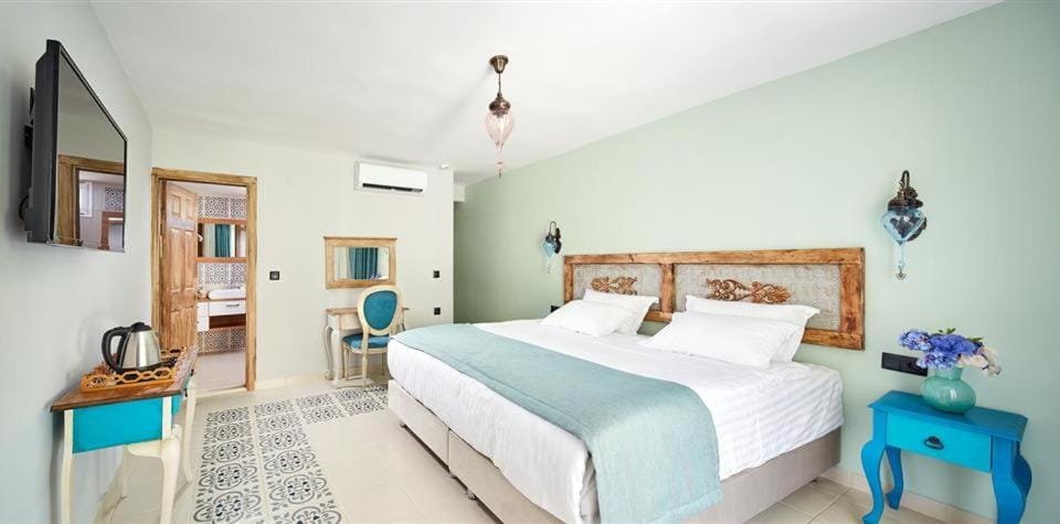 Bed, TV and multimedia, Photo of the whole room, Bedroom, air conditioner