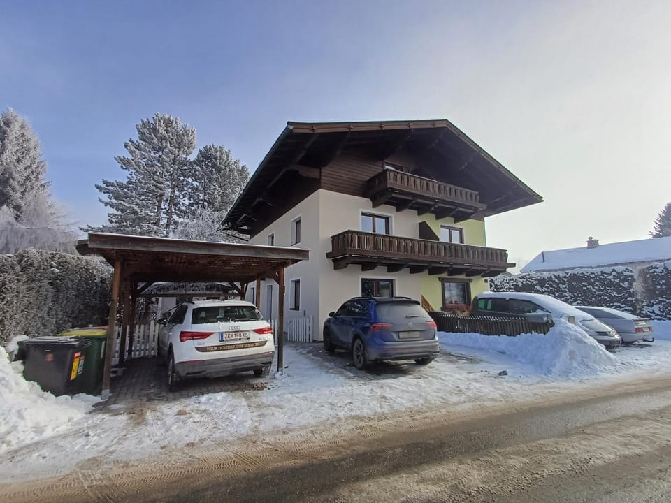 Property building, Winter, Parking