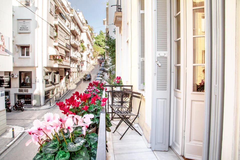 Balcony/Terrace, Street view