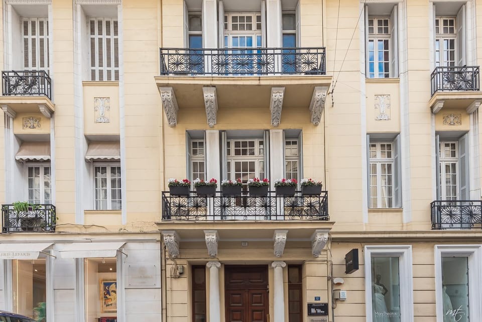 Property building, Facade/entrance, Balcony/Terrace