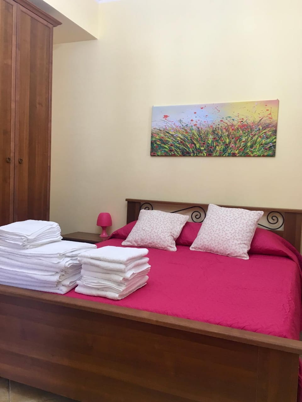 Bedroom, towels, towels, wardrobe