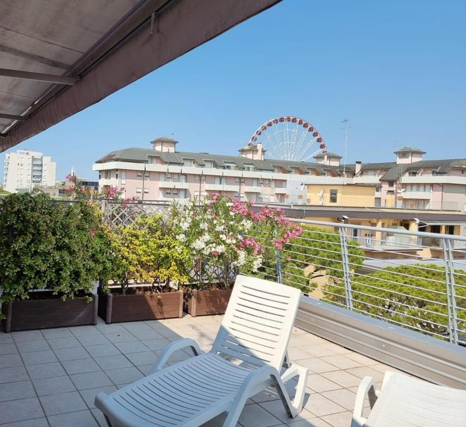 Balcony/Terrace, City view