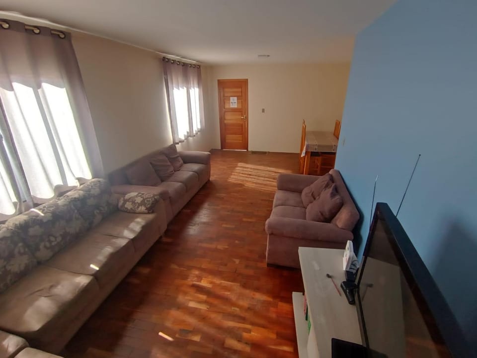 Casa da Frente Santa Felicidade Bed and Breakfast in Curitiba