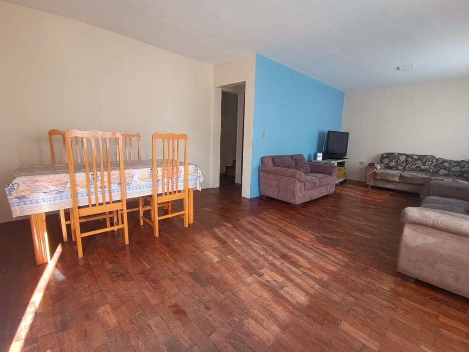 Casa da Frente Santa Felicidade Bed and Breakfast in Curitiba