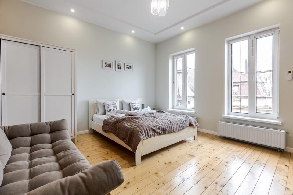 Photo of the whole room, Bedroom